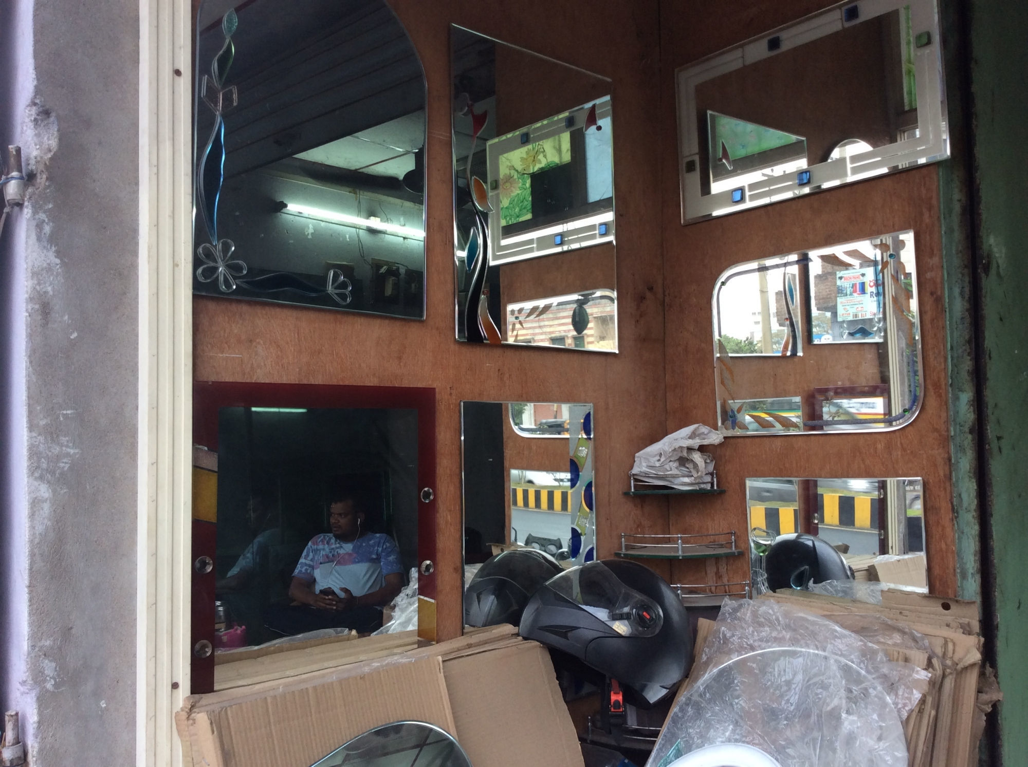 Sri Mythri Glass & Plywoods