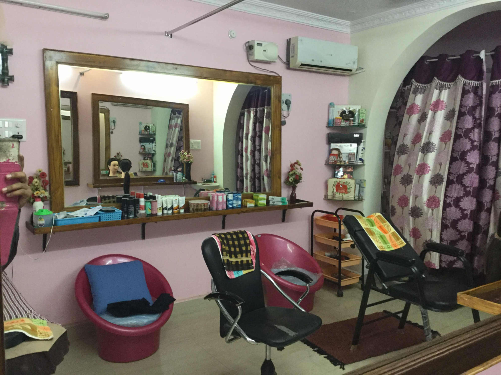 Sri Jayas Herabl Beauty Parlour For Ladies