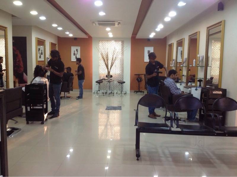 Manea The Salon
