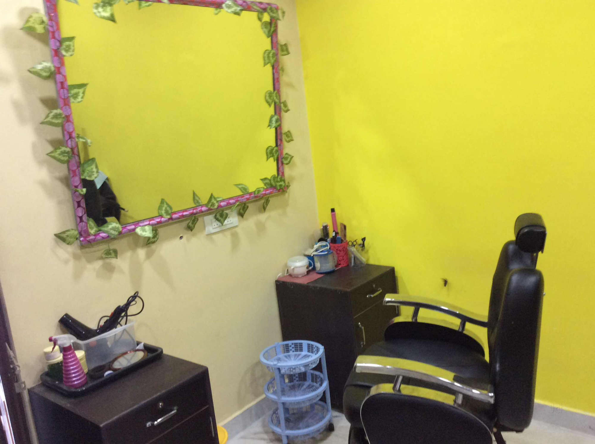 Sri Devi Herbal Beauty Parlour